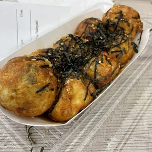 a tray of fried food