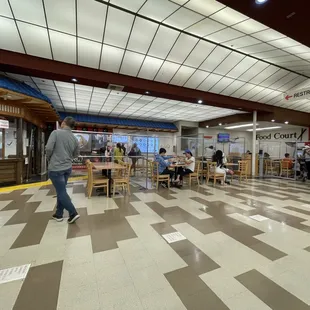 Mitsuwa In-door dining with barriers