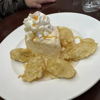 Fried Banana w. Ice cream