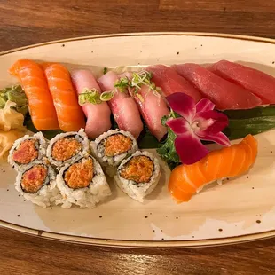 Tricolor sushi - 3 each of salmon, tuna, yellowtail, and sicy tuna roll