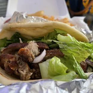 Reg gyro with garlic fries