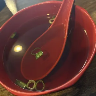 Clear soup with little onions