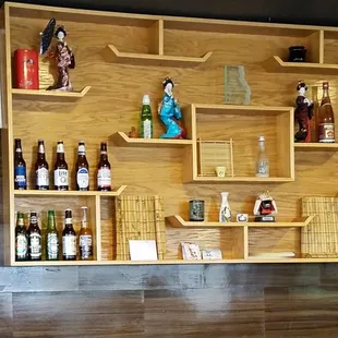 wall decor and oragami dollars