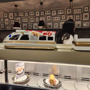 sushi and sashimi, interior