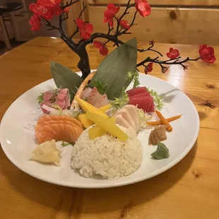 Chirashi. Love the display!