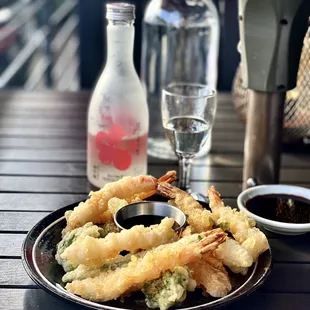 Shrimp tempura player with veggies