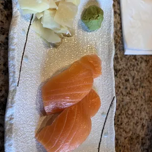 Spicy Salmon Nigiri (1 piece)