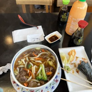 Udon w beef spicy tuna handroll