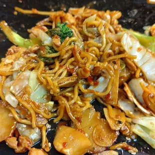 a Yaki soba noodles, chicken, cabbage, broccoli, water chestnuts and garlic