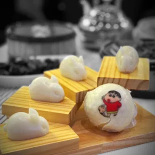 Coconut Pudding and Custard Bun @whaevaeats