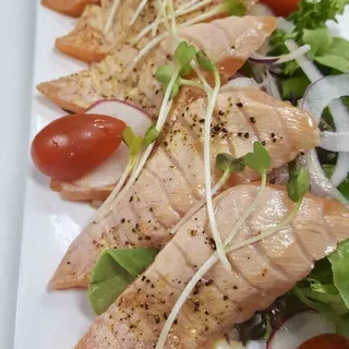 SEARED SALMON SALAD