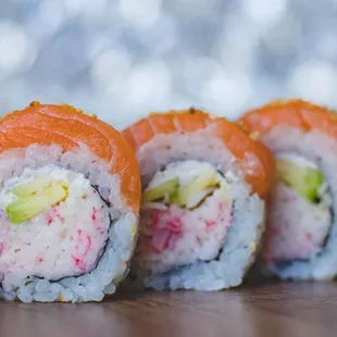 a sushi roll with salmon and avocado