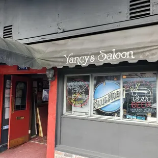 the outside of the restaurant