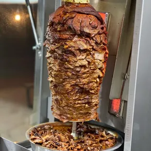 Trompo de pastor, solo aqui en Yanez Tacos