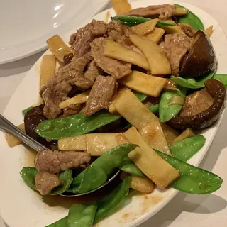 Sliced Beef with Black Mushroom & Bamboo Shoots