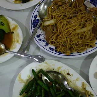 3 Musketeers Lo Mein