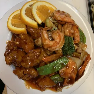 double meat ： general tso&apos;s chicken&amp; shrimp with veggies.