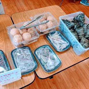 Sesame Balls, Chicken Feet / Parts / Zongzi