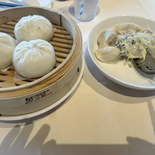 Steamed BBQ Pork Bao / 叉烧包