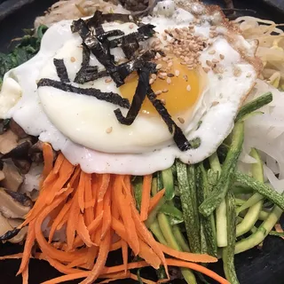Stone Pot Bibimbap ()