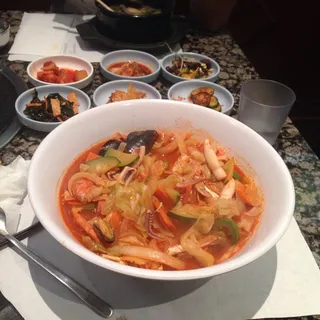 Spicy Seafood Noodle Soup ()