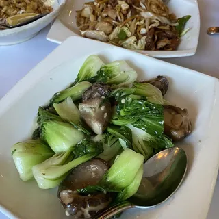 Sauteed Bok Choy with Black Mushroom