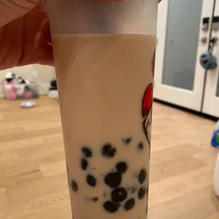 This is not how you even fill a boba drink ok.