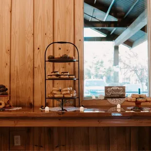 Glaze Donuts, Sprinkles Donuts, Cake Donuts, Cronuts Donuts