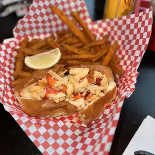 Hoy Butter Lobster Roll