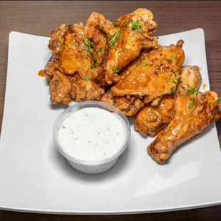 Yannis Famous Wings (Buffalo Garlic Sauce)
