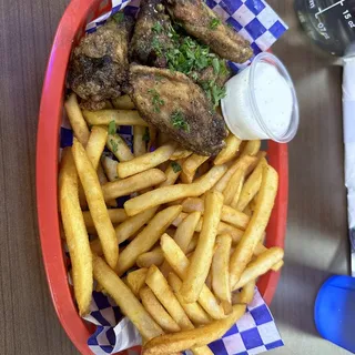 Yannis Famous Wings