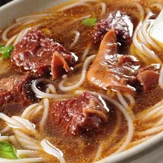 E14. Beef Flank Rice Noodle//