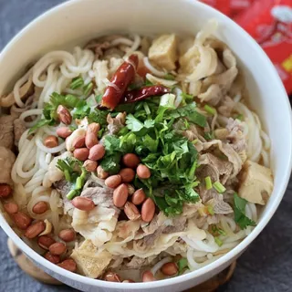 E18. Beef Brisket Rice Noodle //