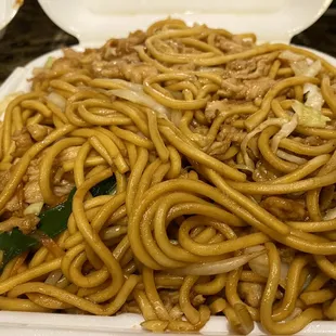 Lo mein with chicken