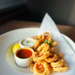 Only here for Happy Hour. :p Calamari is my go-to! | www.moniquedao.com