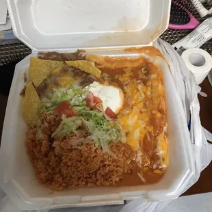 2 tamale plate with one red tamale and one green