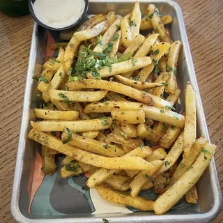 FRENCH FRIES WITH TOUM
