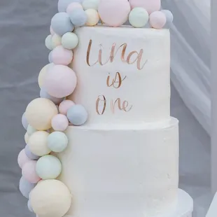 a wedding cake decorated with balloons