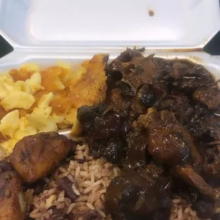 Oxtail, Mac and cheese, rice &amp; peas, plantain
