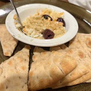 HUMMUS &amp; PITA