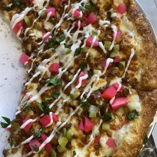 Shawarma pizza (medium = 8 slices) Really tasty!!