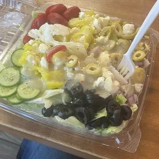 Had the Mediterranean salad. Tasted great.