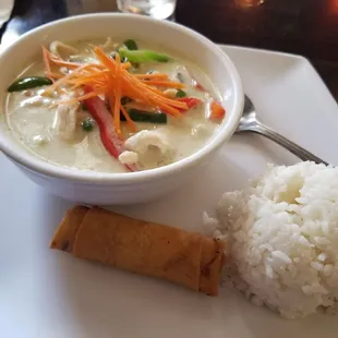Green curry with chicken and side of white steamed rice. Fried roll included. This is from lunch menu