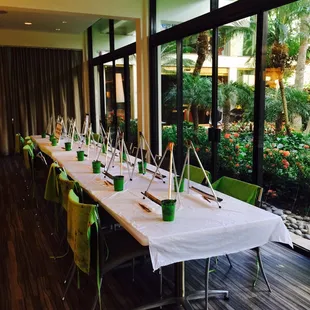 Nice and refreshing painting environment.