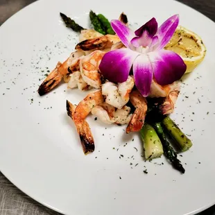 rilled shrimp and asparagus