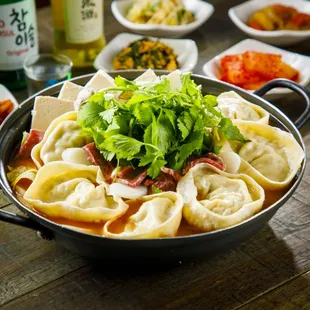 만두전골 Man Doo Jeon Gol-Korean Hot Pot with Dumplings
