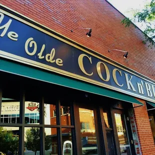 Downtown Toledo's neighborhood bar.  Great food, live music, friendly atmosphere.