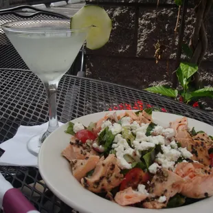 Peppered Salmon Tossed Salad