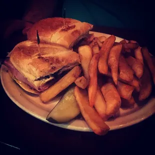 The Cuban! @yeoldedurtybirdtoledo #YODB #loveblackswamp