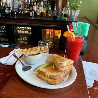 Grilled Cheese Tomato